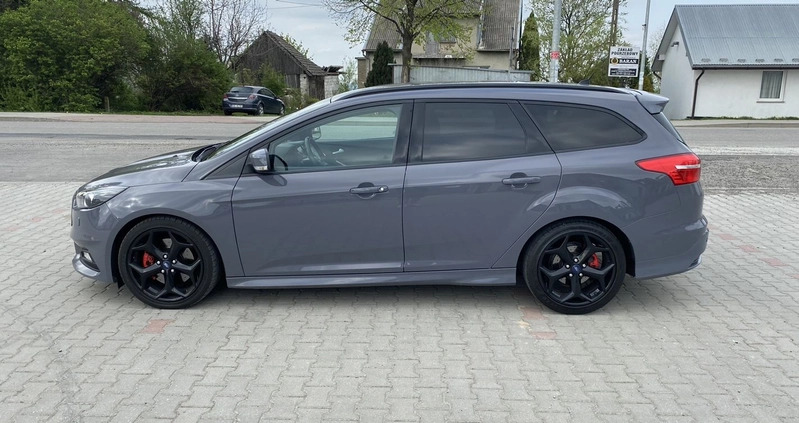 Ford Focus cena 56300 przebieg: 218000, rok produkcji 2015 z Szprotawa małe 497